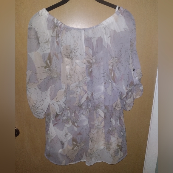 ***๐3 for $35./Denver Hayes Light Sheer Floral Blouse.. - Picture 2 of 7
